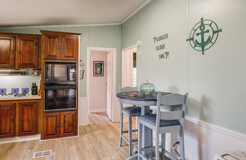 Harkers Island Maison | Harkers Island Getaway w/ Deck: Near Cape Lookout!