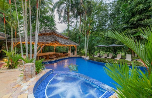 Jaco Maison | Harmon immobilière 6Bdrs, piscine privée, jacuzzi, bar de la piscine