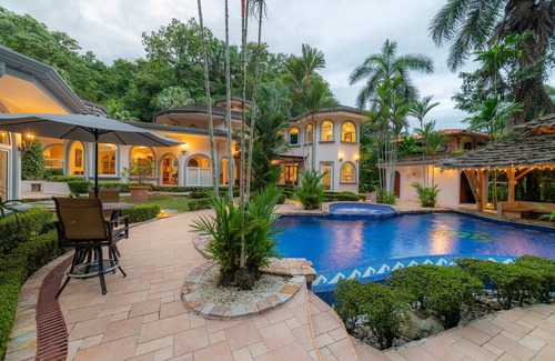Jaco Maison | Harmon immobilière 6Bdrs, piscine privée, jacuzzi, bar de la piscine