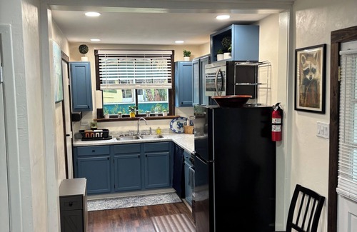 Cross Creek Cabine | Harmons Landing charming 2 bedroom cabin Cross Creek