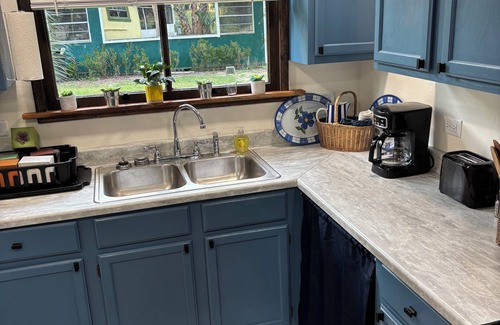 Cross Creek Cabine | Harmons Landing charming 2 bedroom cabin Cross Creek