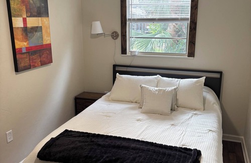 Cross Creek Cabine | Harmons Landing charming 2 bedroom cabin Cross Creek