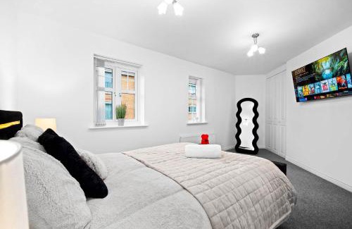 Tipton Maison | Harmony House 3 Bedroom New Build for Families, Contractors, Black Country Museum Sleeps 6