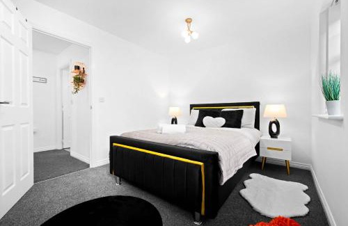Tipton Maison | Harmony House 3 Bedroom New Build for Families, Contractors, Black Country Museum Sleeps 6