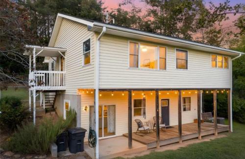 Mill Spring Maison | Harmony House - cozy, private mountain home, with firepit and pool table, located 10 minutes from Tryon Equestrian Center, Lake Lure, Local Wineries, and wedding venues