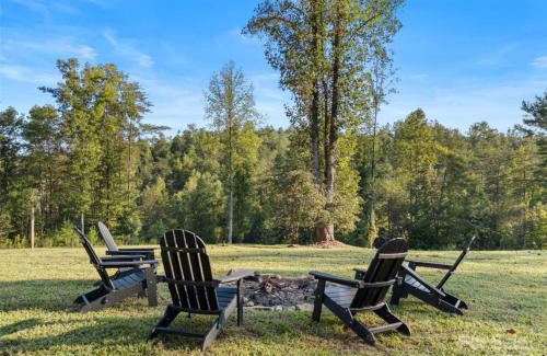 Mill Spring Maison | Harmony House - cozy, private mountain home, with firepit and pool table, located 10 minutes from Tryon Equestrian Center, Lake Lure, Local Wineries, and wedding venues