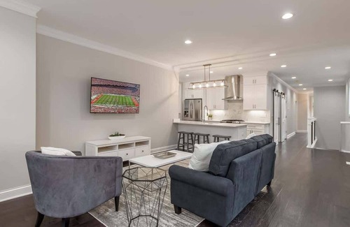 Downtown Columbus Maison | Harrison West 6BR New Build Family Friendly