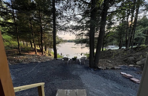 Town of Diana Cabine | Harrisville Love Shack - Secluded Retreat by RedAwning