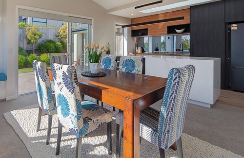 Richmond Maison | Hart Retreat - Bright, Modern Comfort in the Heart of Richmond