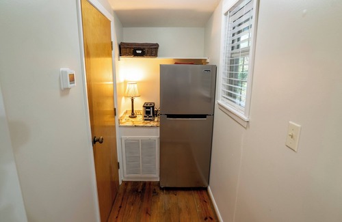 Nacogdoches Cabine | Harts Landing - A cozy forest getaway for friends & family at Stag Leap Cabins!
