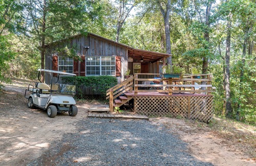 Nacogdoches Cabine | Harts Landing - A cozy forest getaway for friends & family at Stag Leap Cabins!