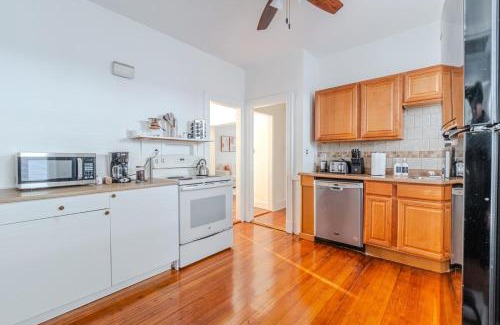Somerville Appartement | Harvard 3BDR- 5 Min Walk to Davis Sq - Free Parking