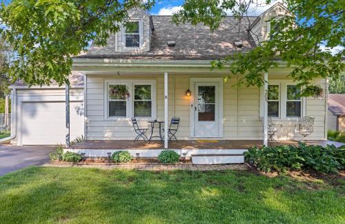 Winnebago Maison | Harvest Haven- Cozy Downtown Winnebago Retreat