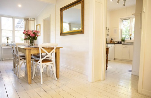 Badger Creek Cottage | Harvest House @ Harvest Farm - Idyllic cottage surrounded with mountain views.