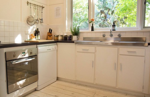 Badger Creek Cottage | Harvest House @ Harvest Farm - Idyllic cottage surrounded with mountain views.