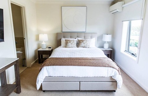 Ringwood Maison | Harvey a Stylish and Spacious Retreat in a Prime Location