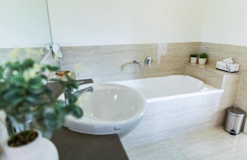 Ringwood Maison | Harvey a Stylish and Spacious Retreat in a Prime Location