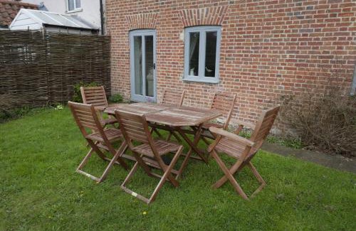 Barney Maison | Harvey Cottage