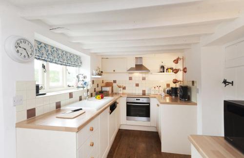Barney Maison | Harvey Cottage