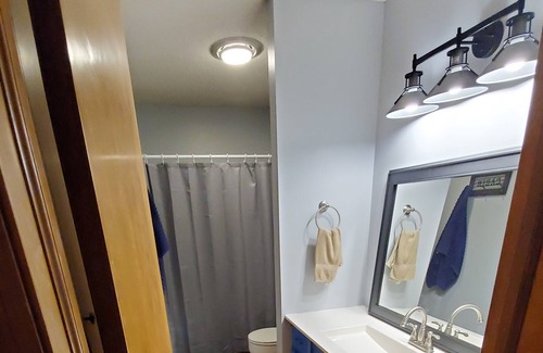Hastings Maison | Hastings Lake Area. Easy access to most things