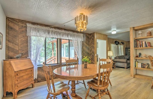 Mammoth Creek Maison | Hatch Retreat with Deck, Grill and Creek Access!