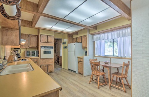 Mammoth Creek Maison | Hatch Retreat with Deck, Grill and Creek Access!