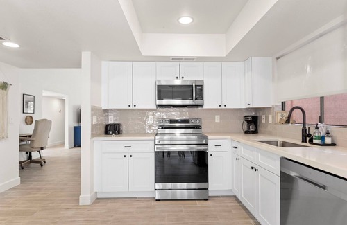 Glendale Maison | Hatcher Hideaway | 3BR w/ Heated Pool Option