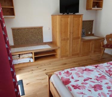 Alterschrofen Appartement | Haus Alpenrose