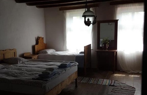 Bunesti Maison | Haus am Eck
