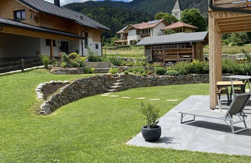 Weissbriach Maison | Haus Bergheimat - spacious modern vacation home in Weißbriach with garden