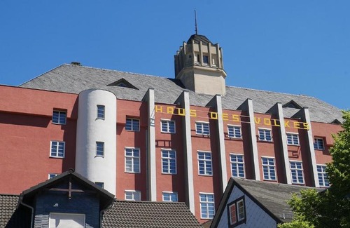 Probstzella-Lehesten-Marktgolitz Hôtel | Haus des Volkes - Das Bauhaushotel