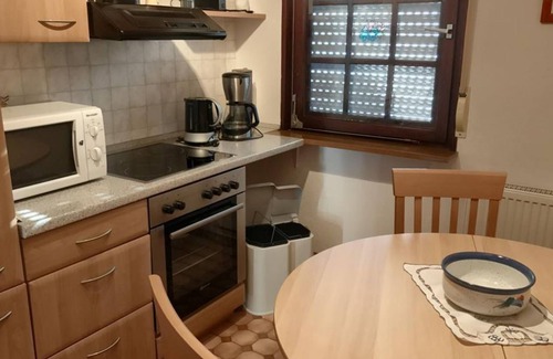 Erlenbach bei Dahn Appartement | Haus Doris (vue sur le château), Weis - appartement / appartement, douche, WC, balcon