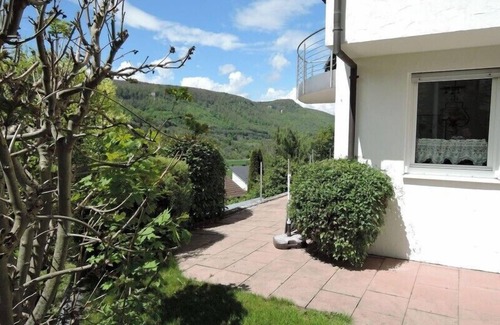 Bad Urach Appartement | Haus Eisele Ferienwohnung 1, 45qm, mit Doppelbett, Schlafsofa, TV, Badezimmer, Einbauküche, Sonnenterrasse