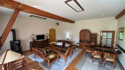 Berndshausen Appartement | Haus Falkenhof