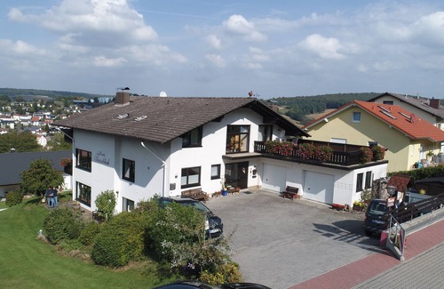 Bad Konig Appartement | Haus Fernblick *** Bad König, situation calme, la nature, les thermes, un spa, une connexion Wi-Fi, TV LCD