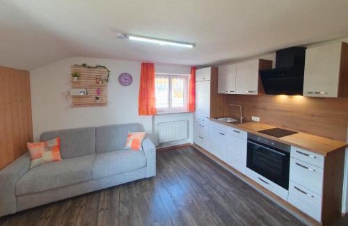 Nesselwang Appartement | Haus Hindelang - 2 FeWos mit Zugspitzblick, inkl Königscard, gratis Parken & WLAN, Self Check-In, 5 Minuten ins Zentrum