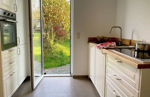 Am Salzhaff Maison | "Haus Landgang" for nature lovers, close to the beach, quiet, with a large garden