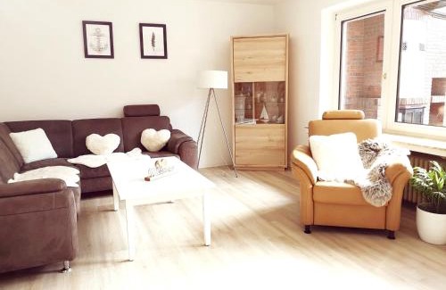 Esens Appartement | Haus Meereswind, 3xSchlafzimmer Wintergarten Garten Badewanne