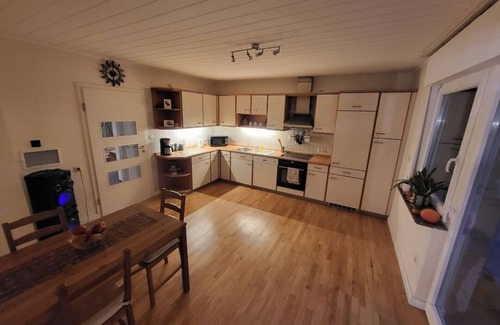 Dhron Maison | Haus mit Garten Direkt am Fluss mit Grillmöglichkeit, Terrasse und Viel Platz