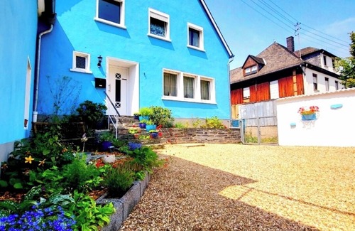 Dhron Maison | Haus mit Garten Direkt am Fluss mit Grillmöglichkeit, Terrasse und Viel Platz