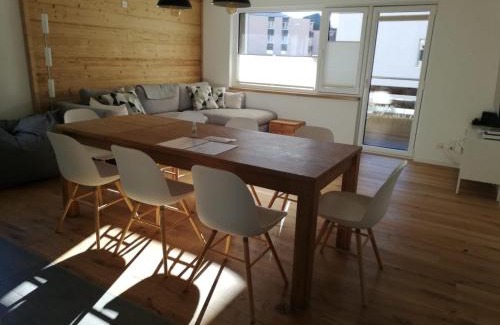 Davos-Platz Appartement | Haus Rhätikon 1. OG, links