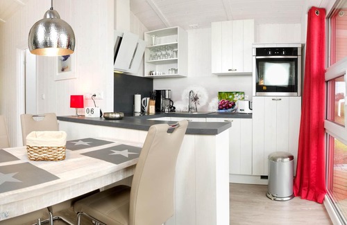 Insel Poel Maison | Haus Strandbrise - holiday home in a peaceful location, directly on the Salzhaff