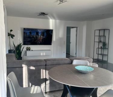 Wallersdorf Villa | Haus Villa-Moderne 2 Zimmer Ferienwohnung in Wallersdorf-Haidlfing