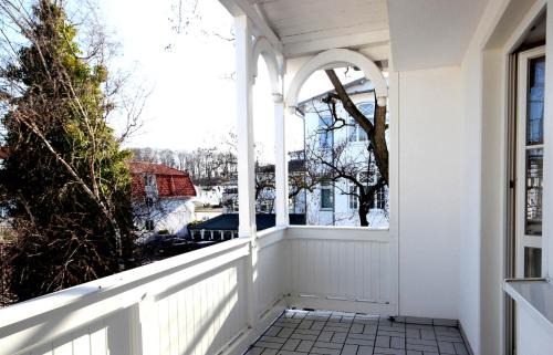 Binz Appartement | Haus Volksbank by Rujana