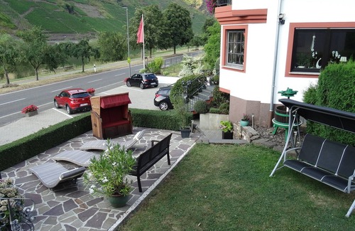 Ernst Appartement | Haus Weingarten vacation apartment "Romantik" with direct Moselle view