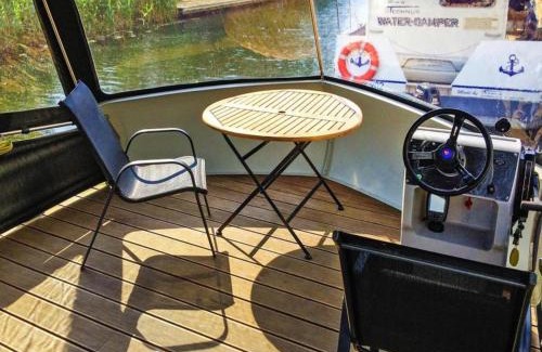 Demmin Location De Bateaux | Hausboot auf der Peene, Demmin