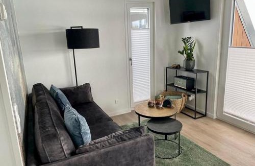 Luebeck Maison | Hausboot Aurora Lübeck mit großem Sonnendeck
