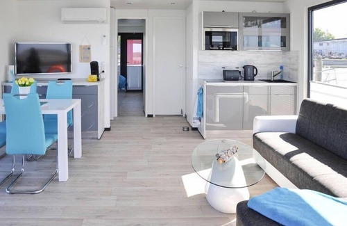 Ribnitz-Damgarten Location De Bateaux | Hausboot Floating House Leni in Ribnitz-Damgarten