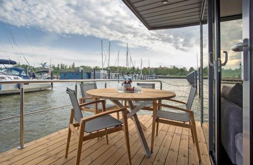 Knieper Nord Maison | Hausboot Seeadler Stralsund
