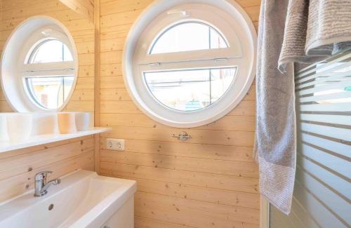 Barth Maison | Hausboot Smaragd mit großem Sonnendeck und inklusive Wäschepaketen